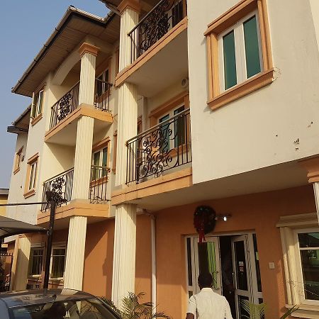 Bavidi Hotel Ikeja Exterior photo