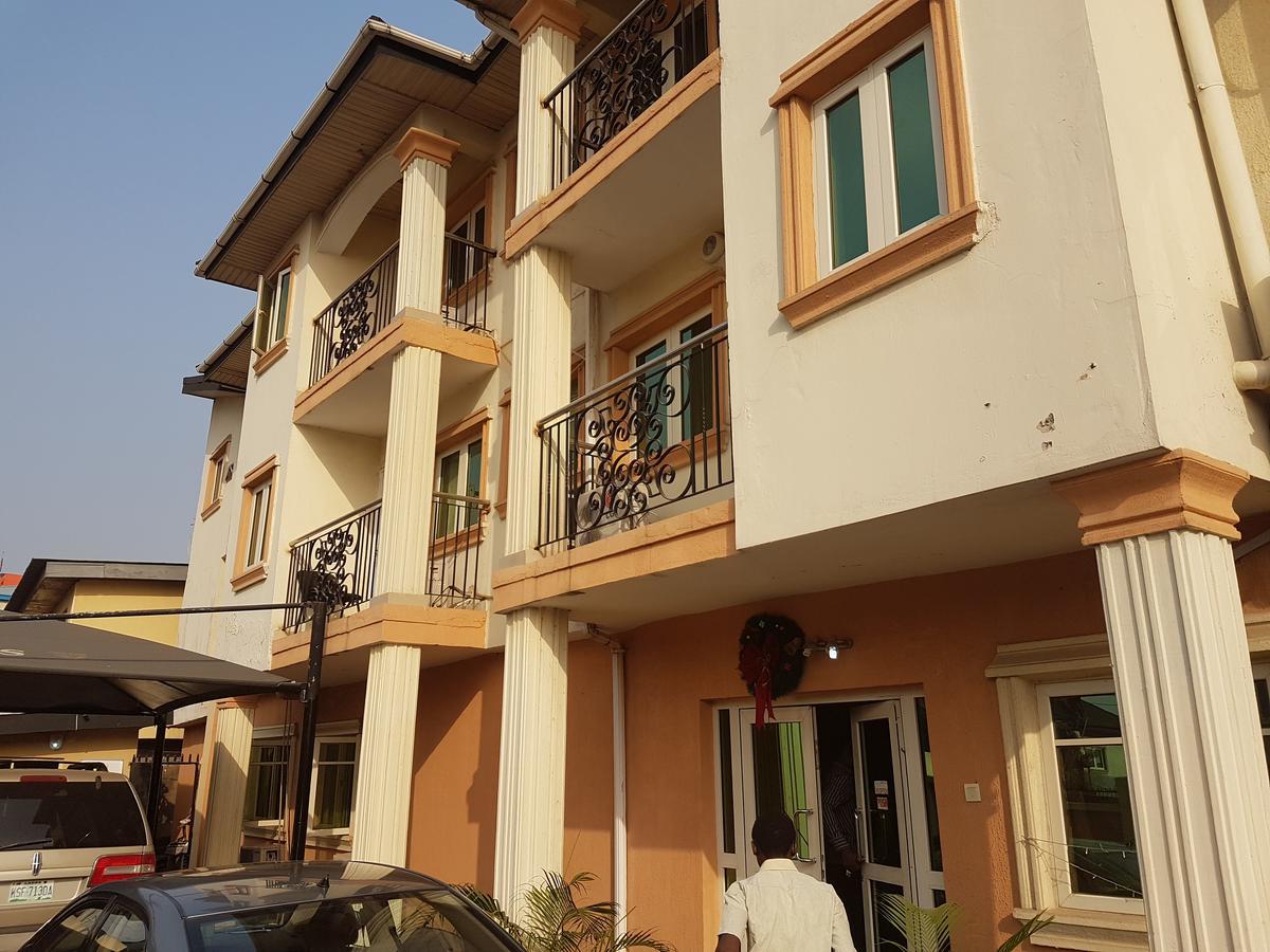 Bavidi Hotel Ikeja Exterior photo